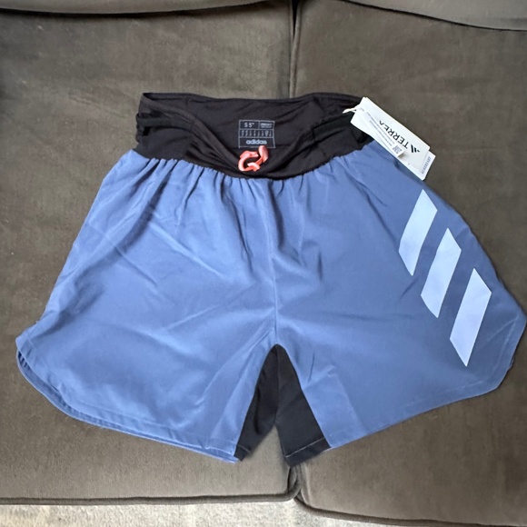 ADIDAS TERREX AGRAVIC TRAIL RUNNING 5 inch SHORTS WOMENS SIZE SMALL - Picture 1 of 4